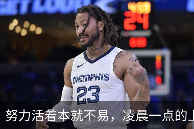 努力活着本就不易，凌晨一点的上海路边摊，遇到拾荒大爷空桌前吃剩饭，小伙果断买了一份加料炒面请他吃顿饭
